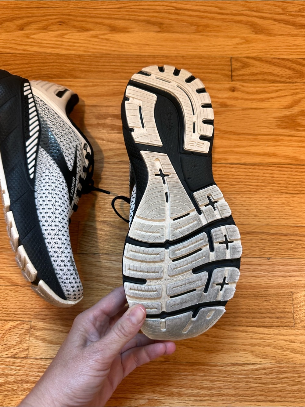 Brooks women Athletic Running Shoes - White & Black - Picture 4 of 7